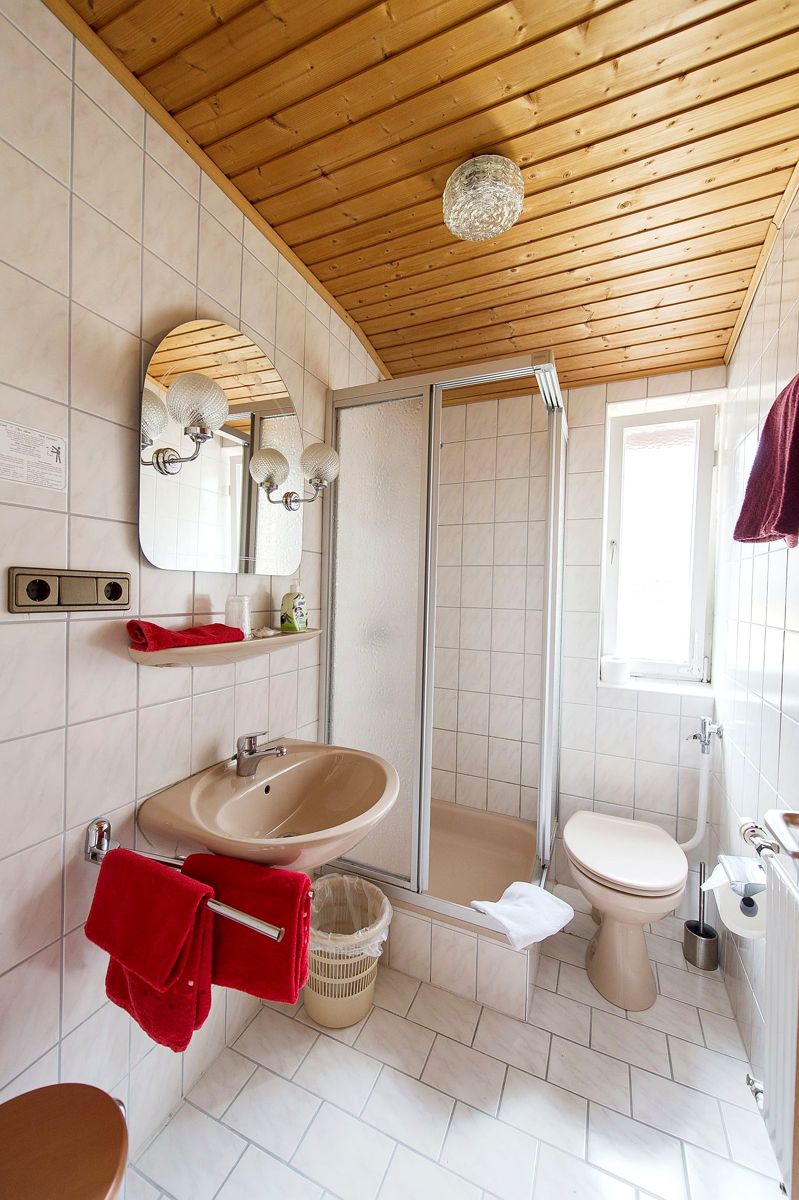 Modernes Badezimmer
